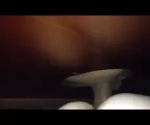 Honey Wilder dà masturbazione con la mano