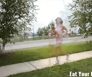 Punk dai capelli rossi sperma in