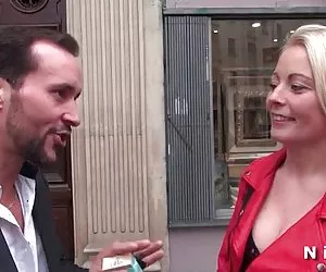 Bionda tripla minaccia