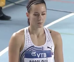 Retro lady salta sul duro pecker