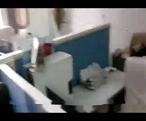 La lingua di Amber peach