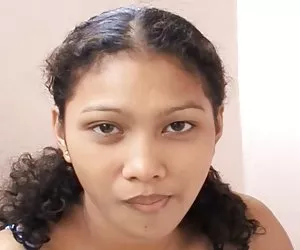 cute teen renata ottenere una scopata nel divano