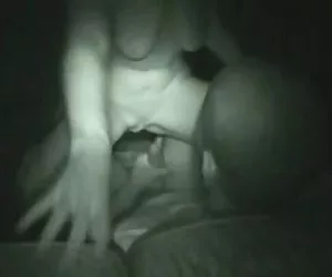 sesso pubblico presso una stazione ferroviaria