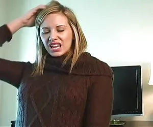 molto piccola bionda con grandi tette scopata bene