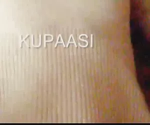 Cute teen ama mostrare le sue curve per la fotocamera