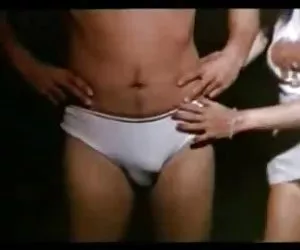 piace a guardare voi negli occhi mentre la bocca è avvolto intorno il tuo gallo bruna