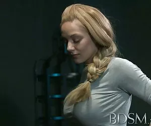 BDSM xxx innocente subs sono schiaffeggiato fino legata e scopata