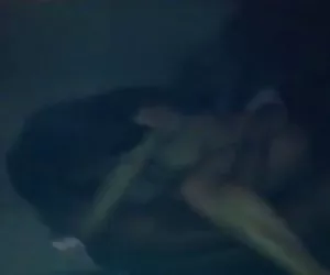 sexy bionda mantiene il suo corsetto e calze durante la sessione steamy amore