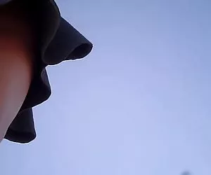 alzati la gonna sul campus!