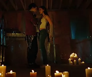 Amanda seyfried &amp; megan fox - corpo di jennifer hd 1080p