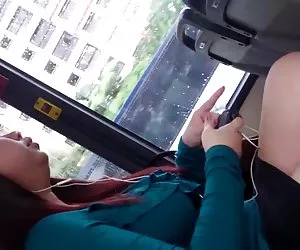 primo piano frontale di Upskirt voyeur